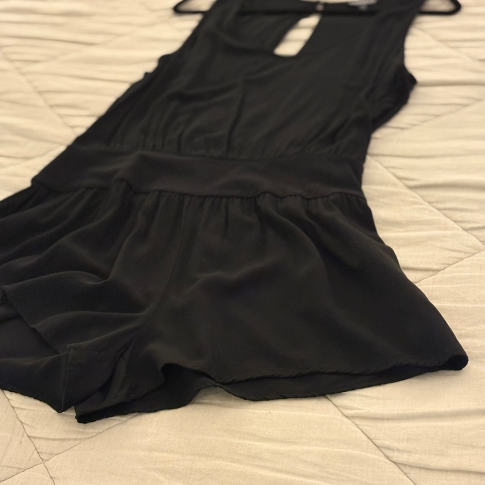 Express Romper - Picture 2 of 3